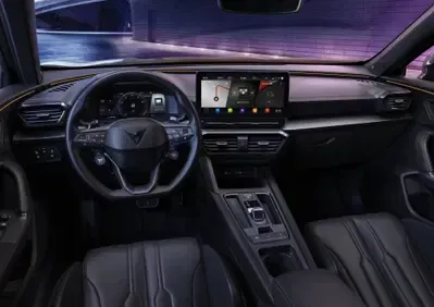 Abitacolo CUPRA Formentor con Digital Cockpit e infotainment