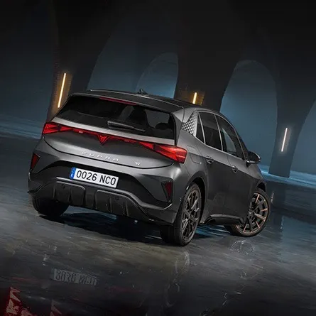 CUPRA Born elettrica con design sportivo e tecnologia avanzata
