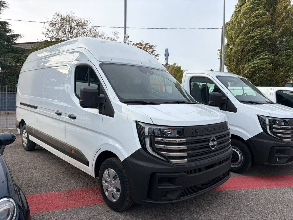 NISSAN INTERSTAR PREZZO + IVA